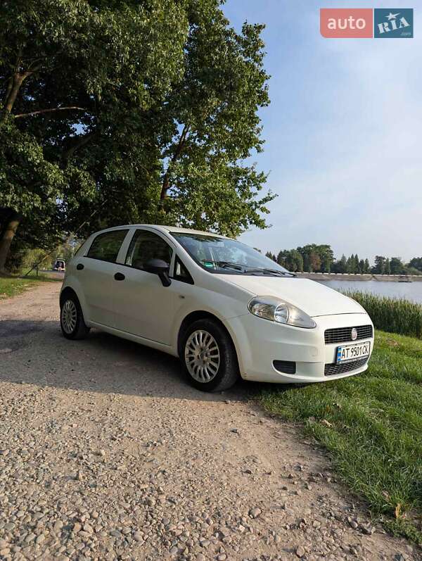 Хэтчбек Fiat Punto 2011 в Тлумаче