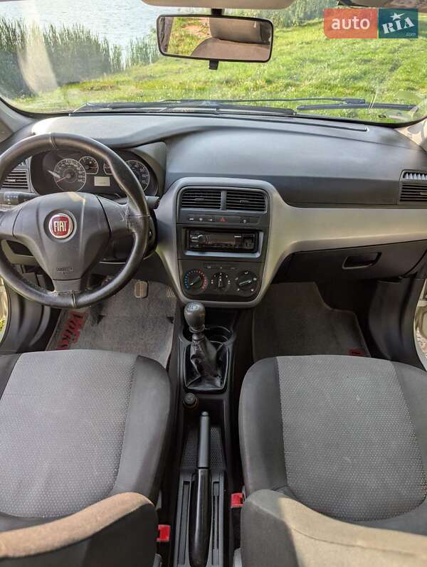 Хэтчбек Fiat Punto 2011 в Тлумаче
