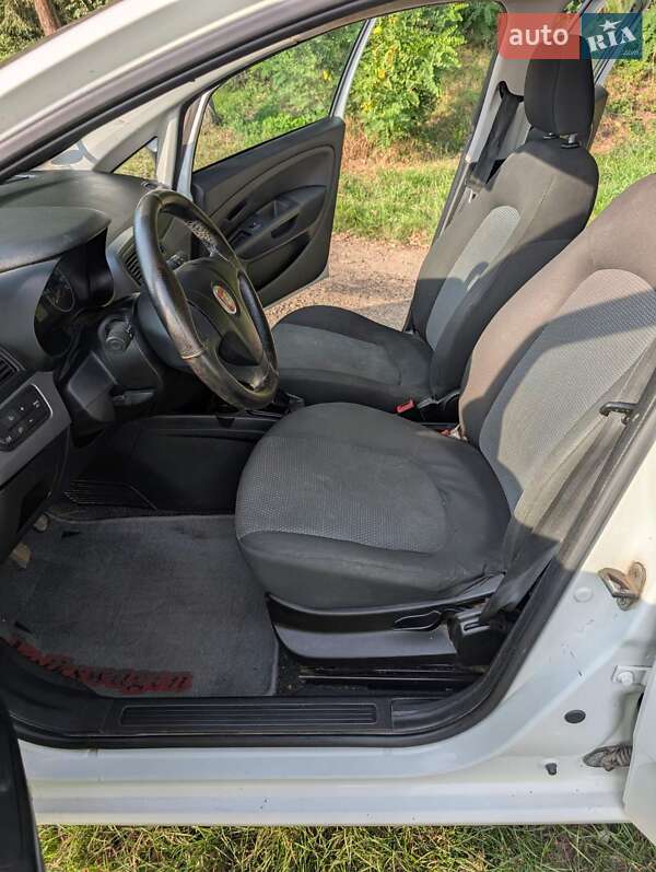 Хэтчбек Fiat Punto 2011 в Тлумаче