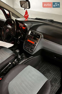 Хетчбек Fiat Punto 2009 в 