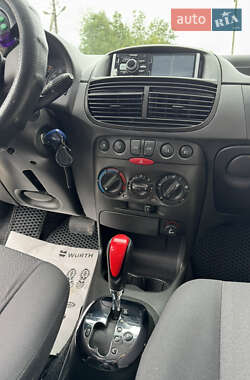 Хэтчбек Fiat Punto 2006 в 