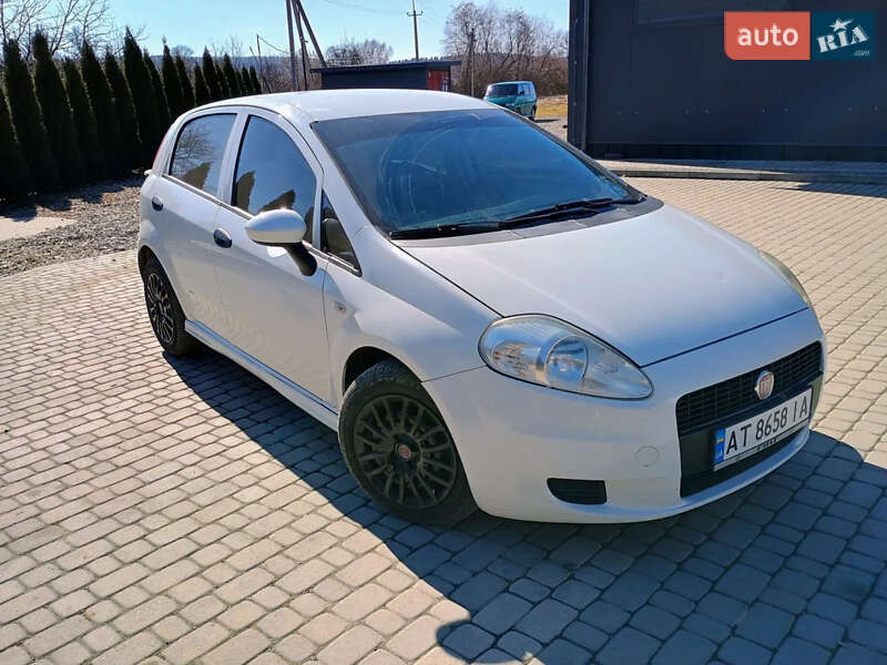 Хэтчбек Fiat Punto 2010 в Ивано-Франковске