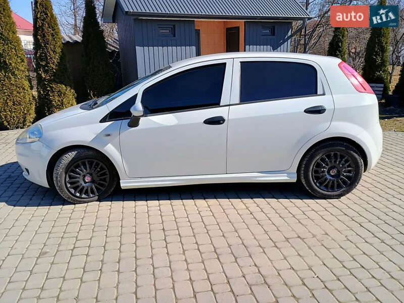 Хэтчбек Fiat Punto 2010 в Ивано-Франковске