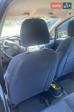 Хэтчбек Fiat Punto 2009 в 