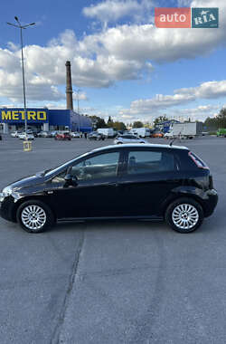 Хэтчбек Fiat Punto 2010 в 