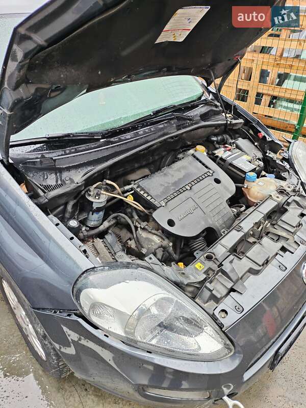 Хэтчбек Fiat Punto 2012 в Киеве