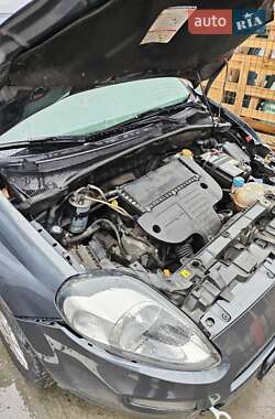 Хетчбек Fiat Punto 2012 в  фото 5 Хетчбек Fiat Punto 2012 в