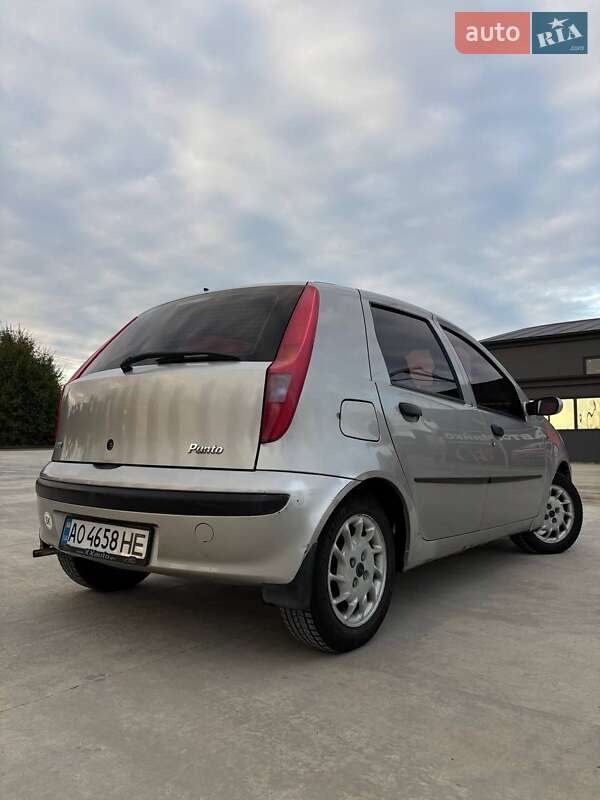 Хэтчбек Fiat Punto 2003 в Великих Лазах