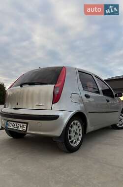 Хетчбек Fiat Punto 2003 в 