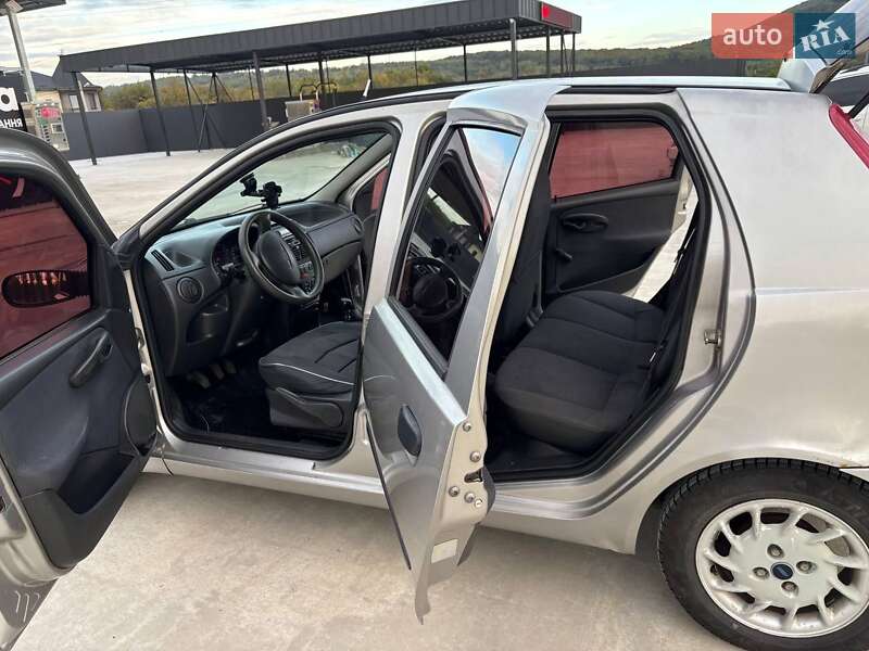 Хэтчбек Fiat Punto 2003 в Великих Лазах