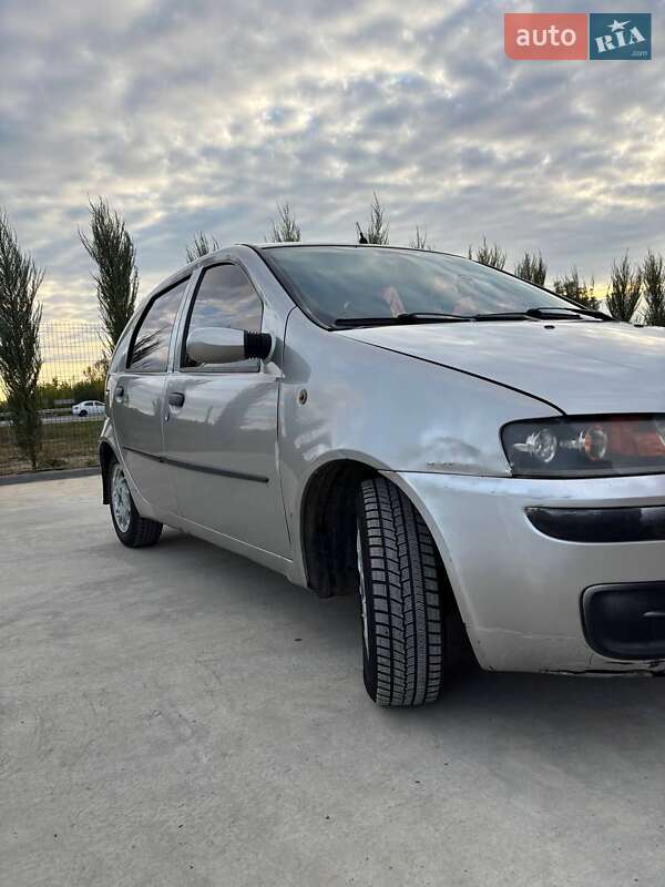 Хэтчбек Fiat Punto 2003 в Великих Лазах