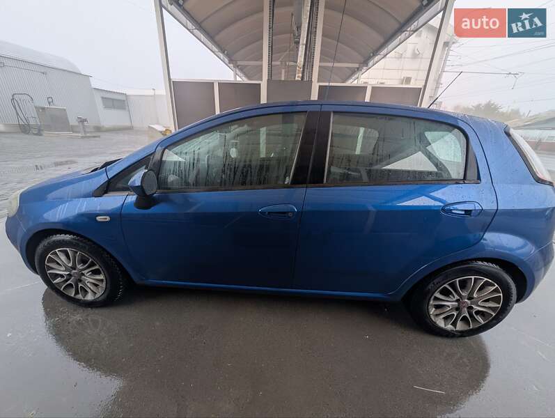 Хетчбек Fiat Punto 2011 в Дніпрі