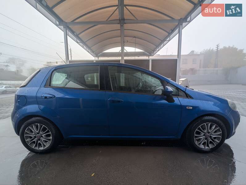 Хетчбек Fiat Punto 2011 в Дніпрі
