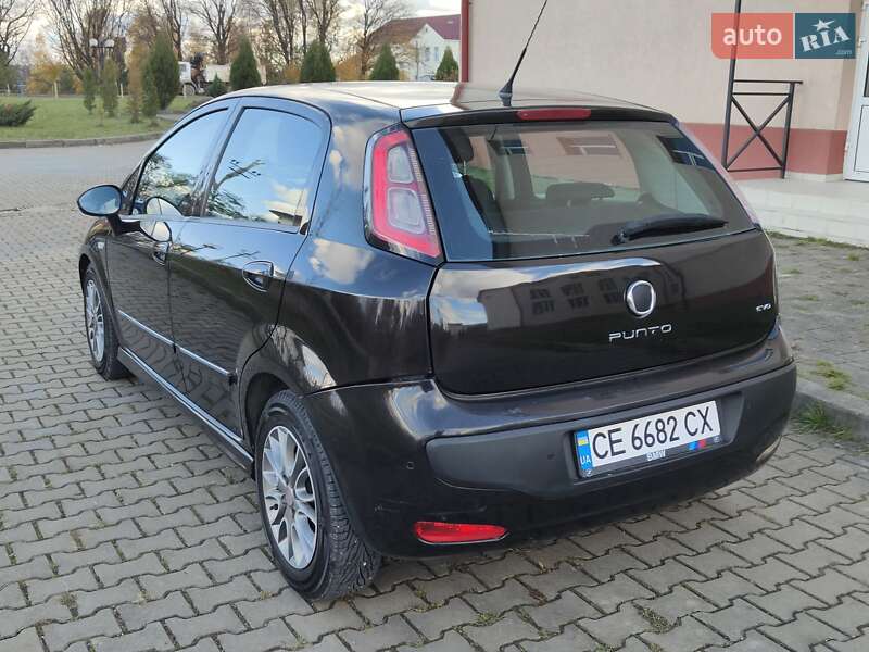 Хетчбек Fiat Punto 2011 в Чернівцях