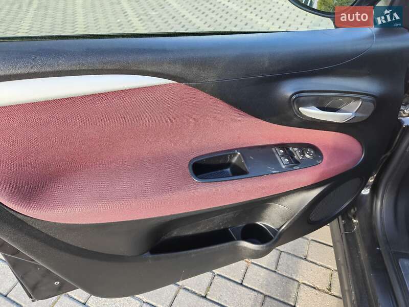 Хетчбек Fiat Punto 2011 в Чернівцях