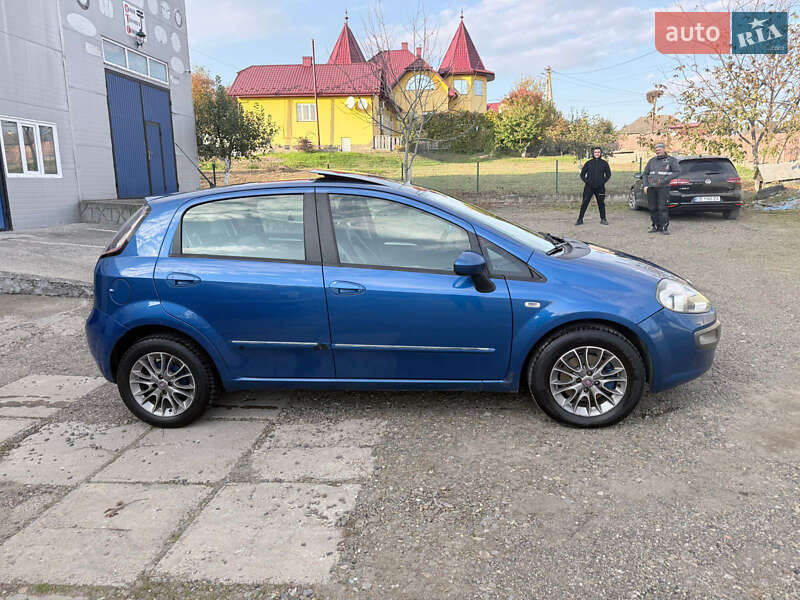 Хэтчбек Fiat Punto 2011 в Черновцах