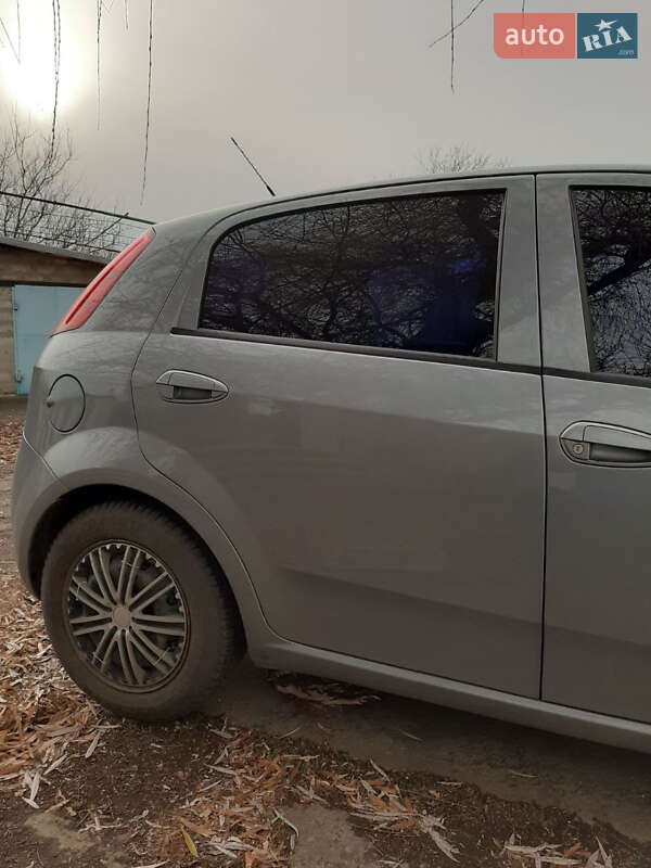 Хетчбек Fiat Punto 2010 в Синельниковому