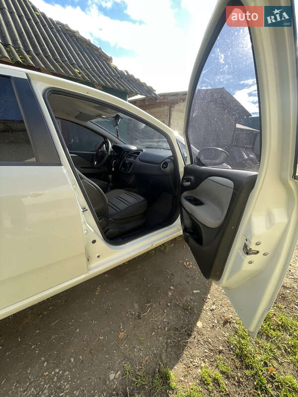 Хетчбек Fiat Punto 2011 в Коломиї