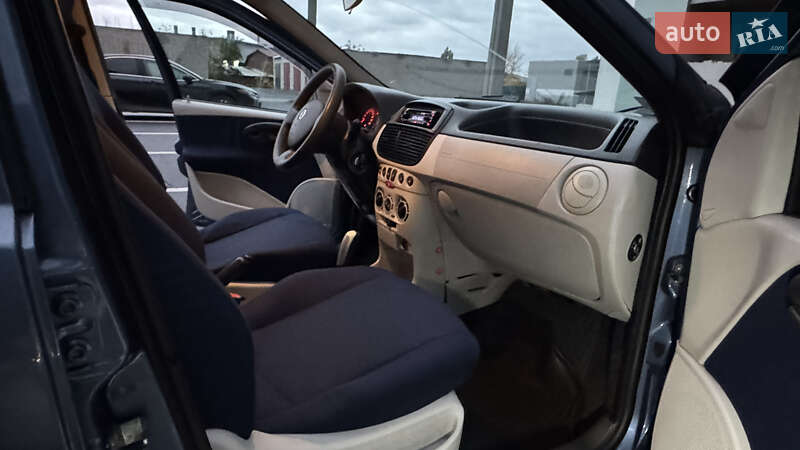 Хетчбек Fiat Punto 2004 в Харкові