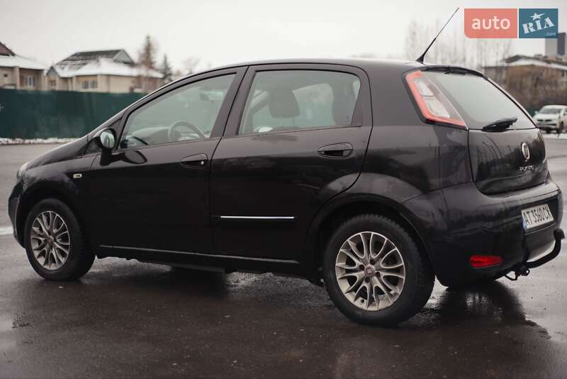 Хетчбек Fiat Punto 2012 в Івано-Франківську