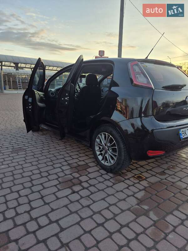 Хэтчбек Fiat Punto 2010 в Ровно фото 5 Хэтчбек Fiat Punto 2010 в Ровно
