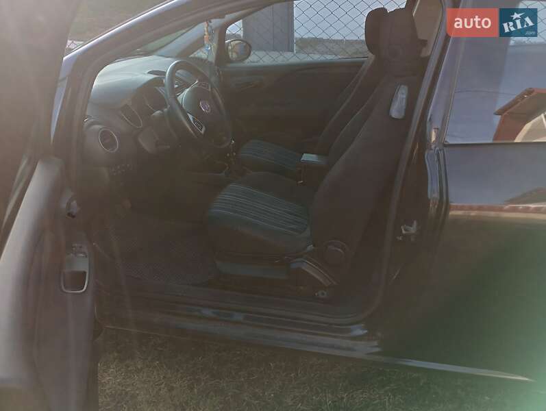 Хэтчбек Fiat Punto 2011 в Стрые