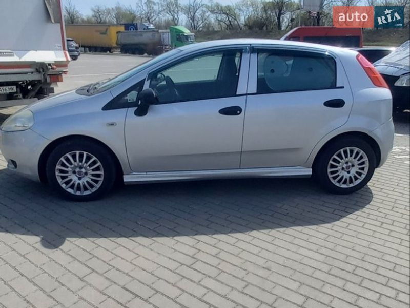 Хэтчбек Fiat Punto 2010 в Стрые