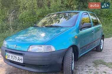 Хэтчбек Fiat Punto 1995 в Остроге