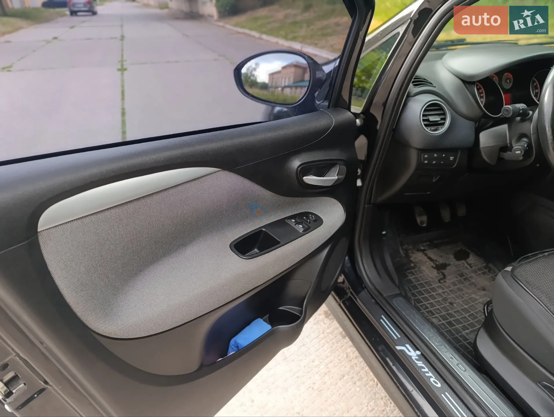 2010 Fiat Punto - мініатюра 2