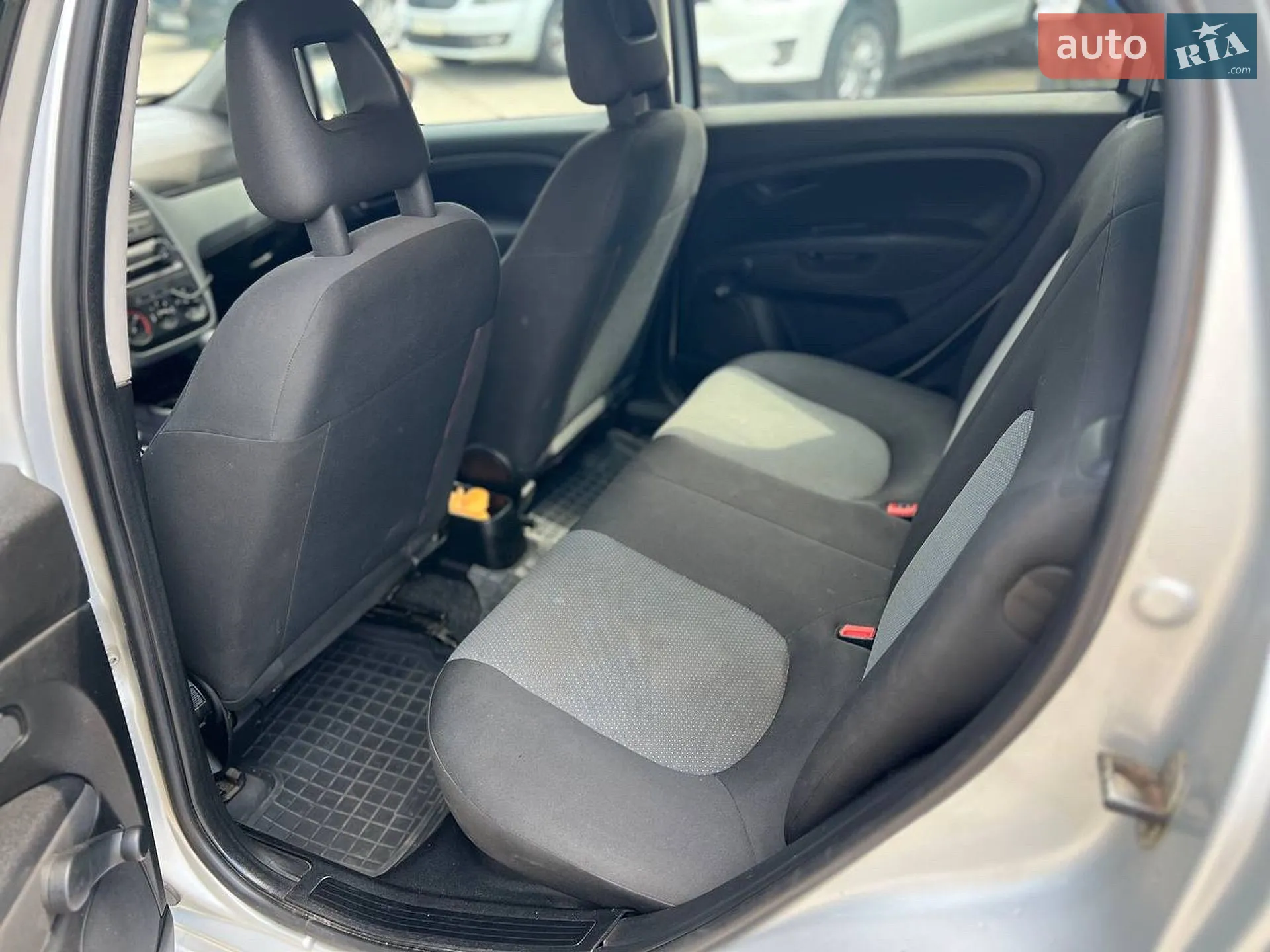 2010 Fiat Punto - мініатюра 12