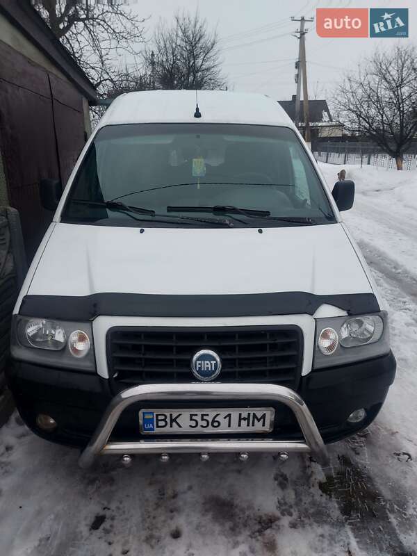 Минивэн Fiat Scudo 2006 в Остроге