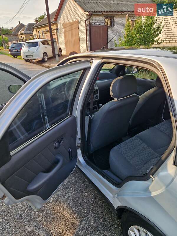 Седан Fiat Siena 2004 в Черкассах