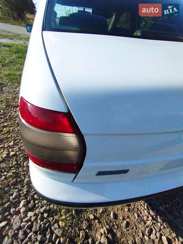 Седан Fiat Siena 1998 в Ивано-Франковске