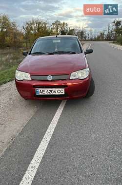 Седан Fiat Siena 2005 в  фото 4 Седан Fiat Siena 2005 в