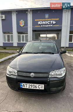 Седан Fiat Siena 2005 в Волочиске