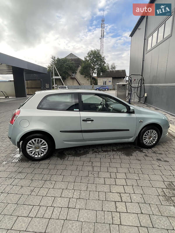 Хэтчбек Fiat Stilo 2005 в Ужгороде фото 4 Хэтчбек Fiat Stilo 2005 в Ужгороде