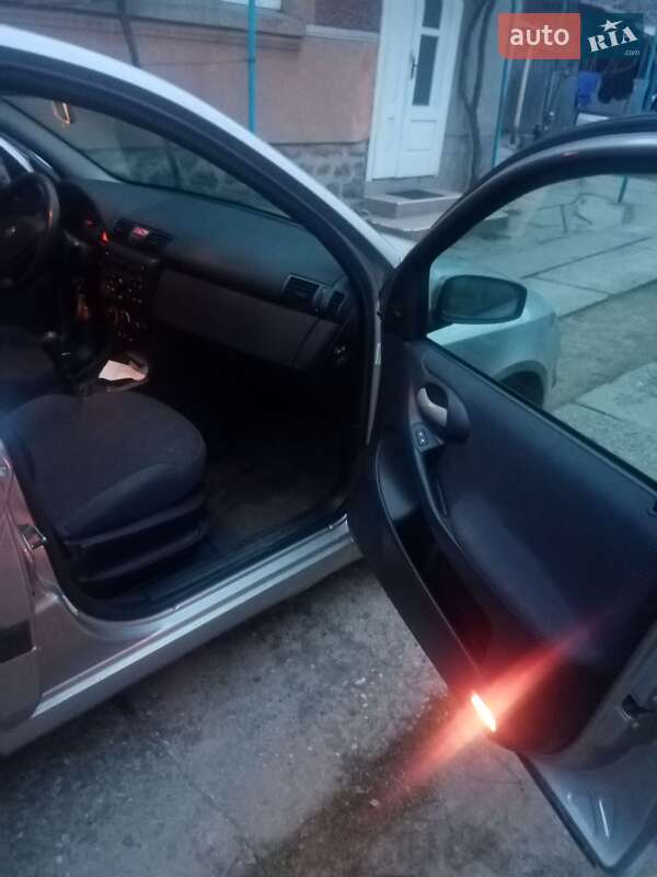 Хэтчбек Fiat Stilo 2004 в Ужгороде