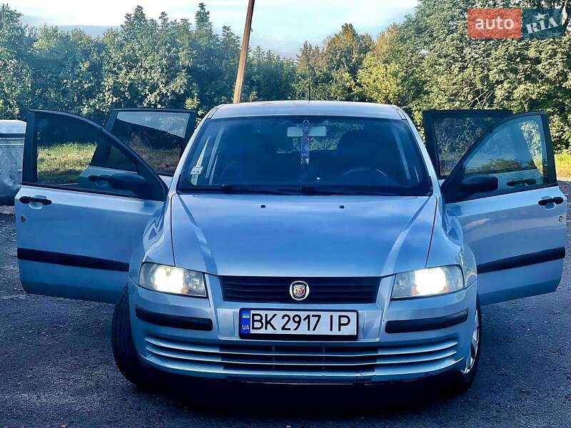 Хэтчбек Fiat Stilo 2003 в Дубно