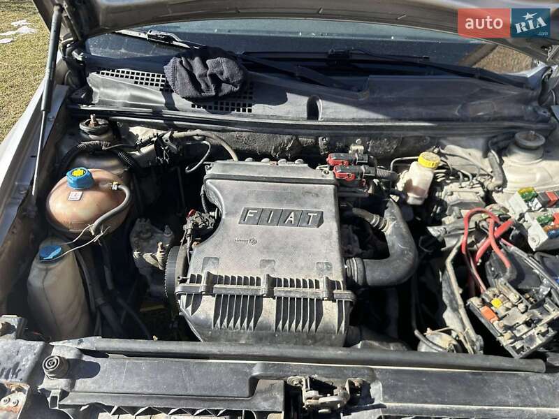 Хетчбек Fiat Stilo 2003 в Надвірній