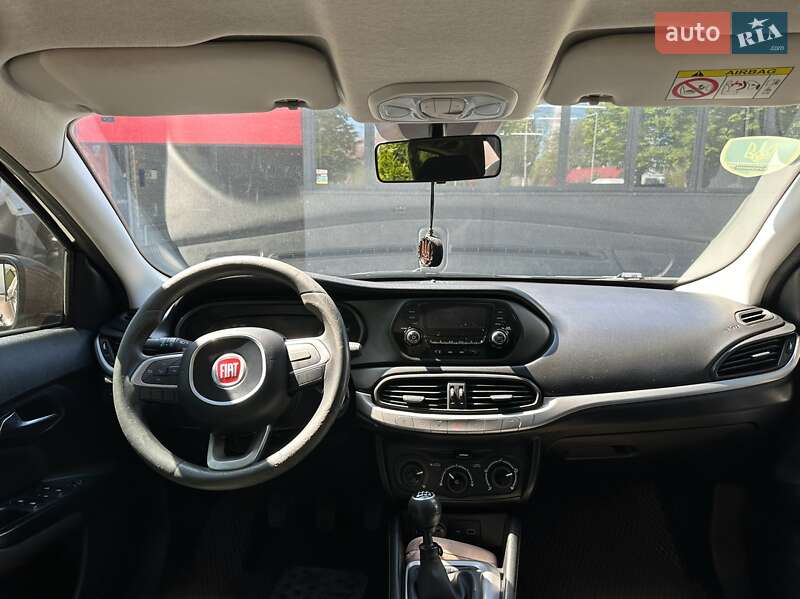 Седан Fiat Tipo 2019 в Ужгороді