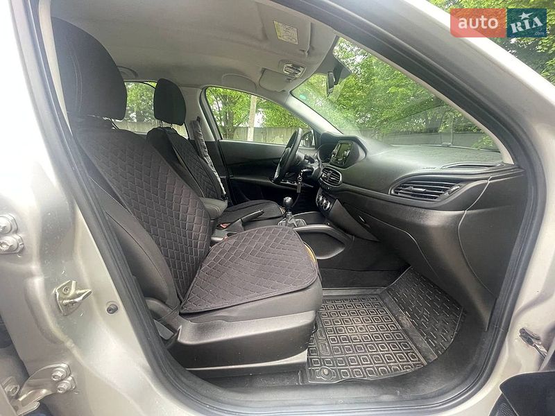 Седан Fiat Tipo 2021 в Ромнах