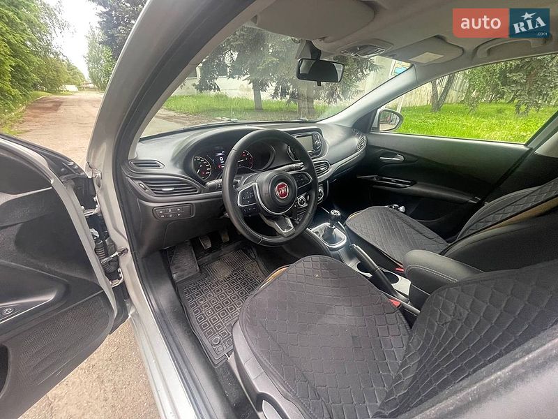 Седан Fiat Tipo 2021 в Ромнах
