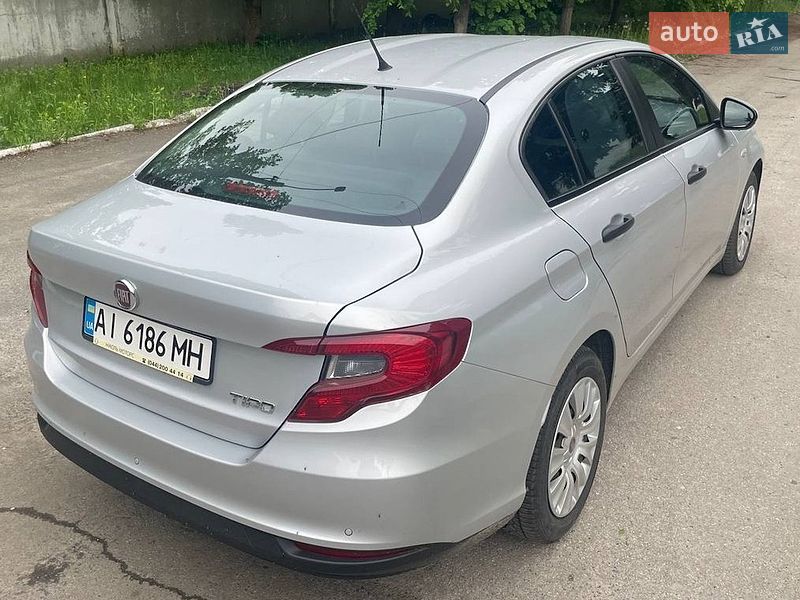 Седан Fiat Tipo 2021 в Ромнах