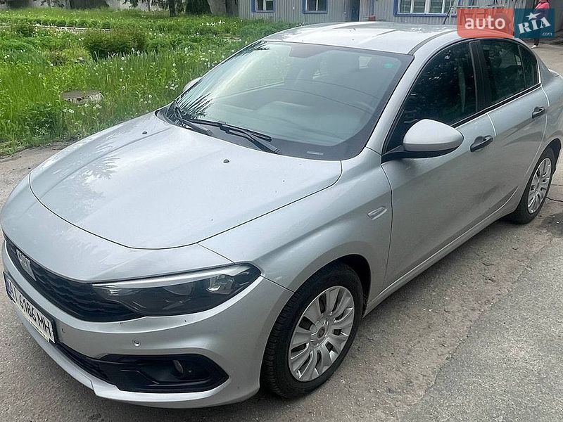 Седан Fiat Tipo 2021 в Ромнах