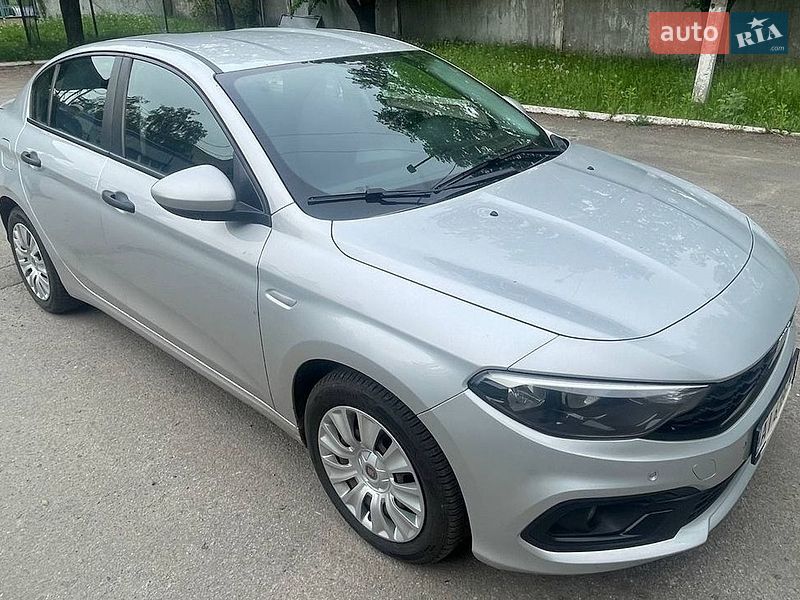 Седан Fiat Tipo 2021 в Ромнах