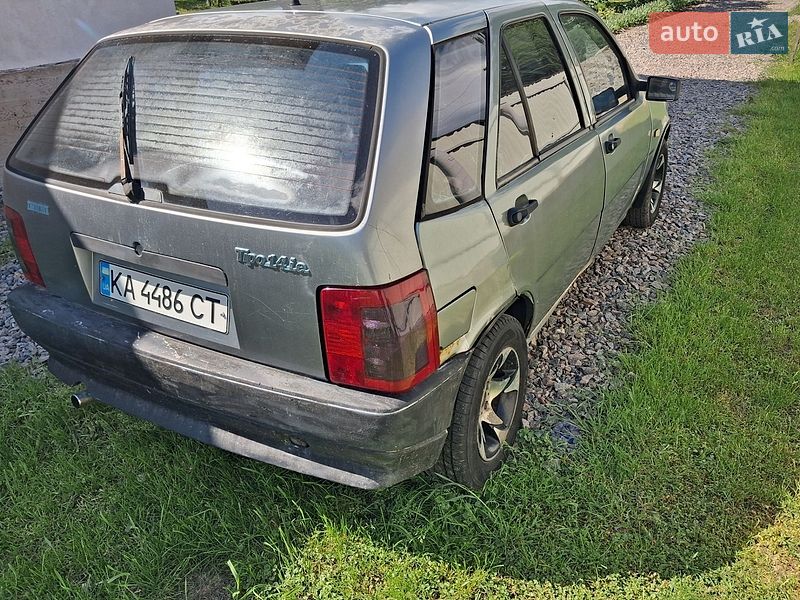Хэтчбек Fiat Tipo 1988 в Шпитьках