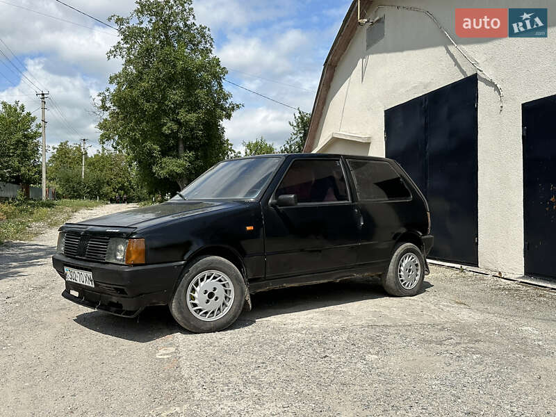 Хетчбек Fiat Uno 1988 в Городку