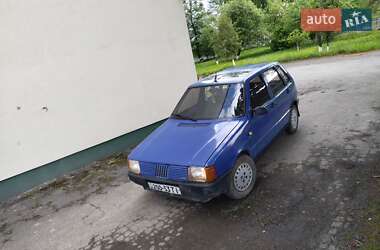 Хэтчбек Fiat Uno 1988 в Остроге