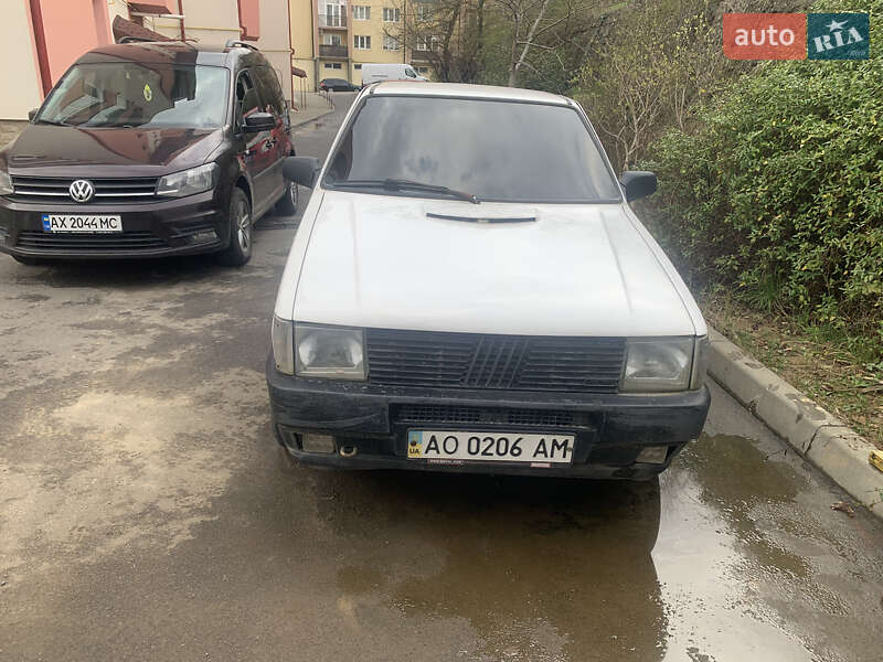 Хэтчбек Fiat Uno 1986 в Ужгороде