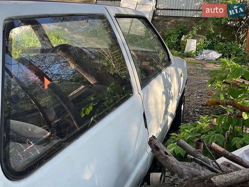 Хэтчбек Fiat Uno 1988 в Черновцах